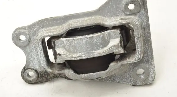 Volvo XC90 Engine mounting bracket 31339949