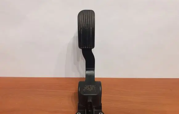 Mercedes-Benz Sprinter W906 Accelerator throttle pedal 0280755025 5365