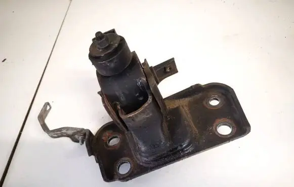 Toyota RAV 4 (XA30) Engine mount bracket