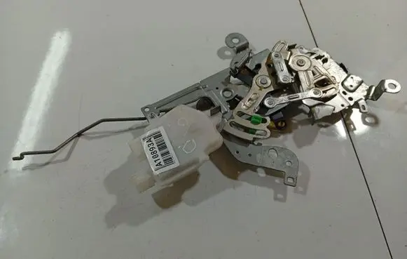 Mazda 5 Rear door lock