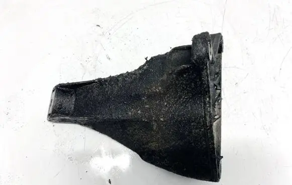 Volkswagen PASSAT B5 Engine mounting bracket 8D0199308AB