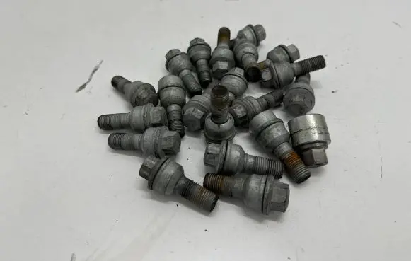 Nuts/bolts
