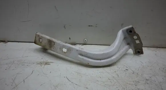 Fender mounting bracket