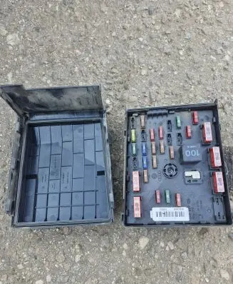 Volkswagen PASSAT B6 Fuse box set 3C0937125 63592777