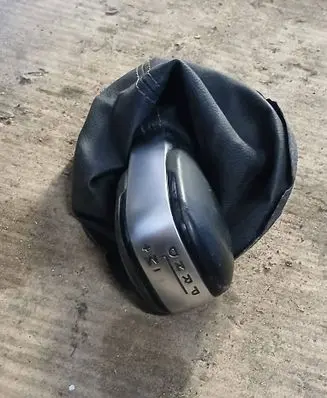 Renault Trafic III (X82) Gear lever shifter trim leather/knob 969350142R