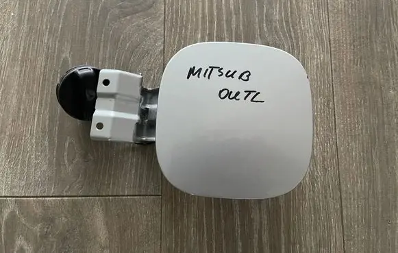 Mitsubishi Outlander Fuel tank cap