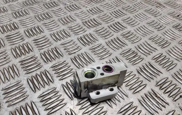 Volkswagen Golf V Air conditioning (A/C) expansion valve 