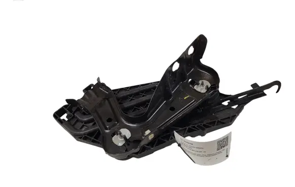 Skoda Octavia Mk2 (1Z) Headlight/headlamp mounting bracket 17035201