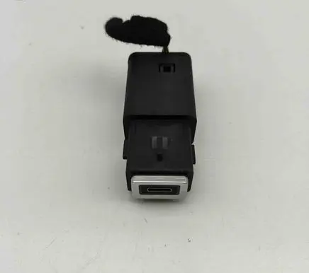 Peugeot 3008 III USB socket connector 9851608480 9831350680