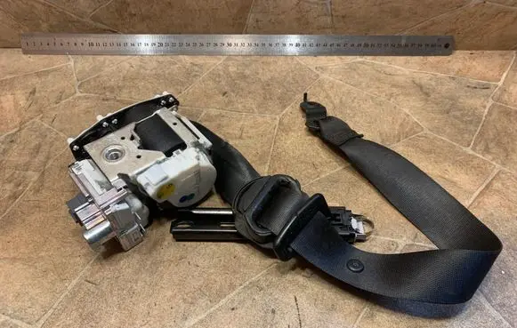 Mercedes-Benz ML W164 Front seatbelt A2518603686