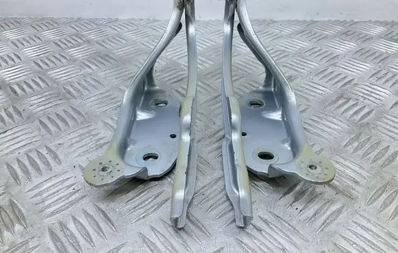 Skoda Octavia Mk3 (5E) Engine bonnet/hood hinges 5E0823302 5E0823301