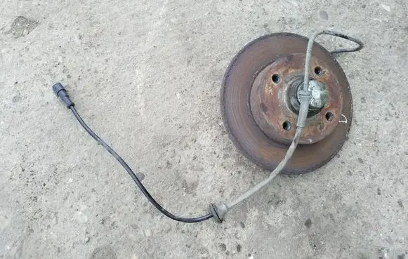 Volkswagen PASSAT B4 Rear wheel bearing hub 