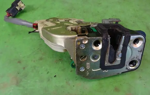 KIA Sorento Front door lock