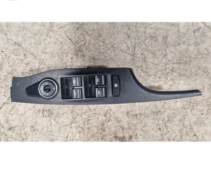 Hyundai i40 Electric window control switch 935703Z300 39R4911000