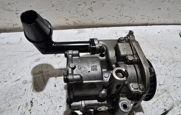 Volkswagen Transporter - Caravelle T6 Oil pump 04l145208p