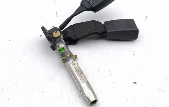 Mercedes-Benz C W203 Rear seatbelt buckle 2038602069 33013999512