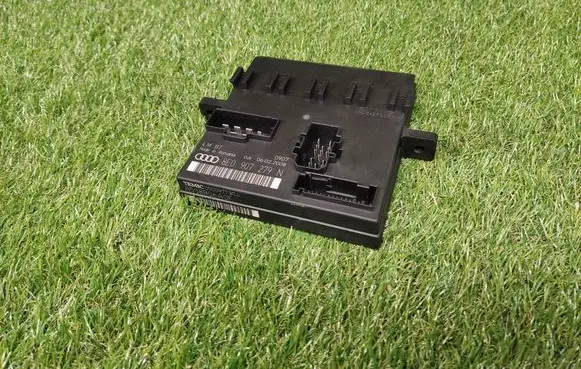 Audi A4 S4 B7 8E 8H Comfort/convenience module 8E0907279N