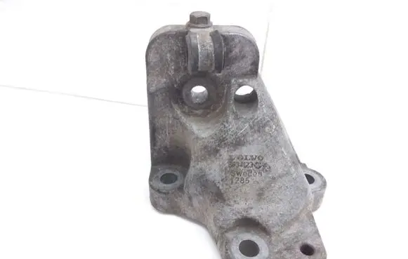 Volvo V70 Engine mounting bracket 8634123