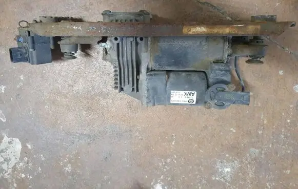 BMW 5 E60 E61 Air suspension compressor/pump 