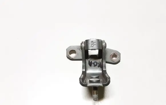 Suzuki Grand Vitara II Rear door lower hinge 63J