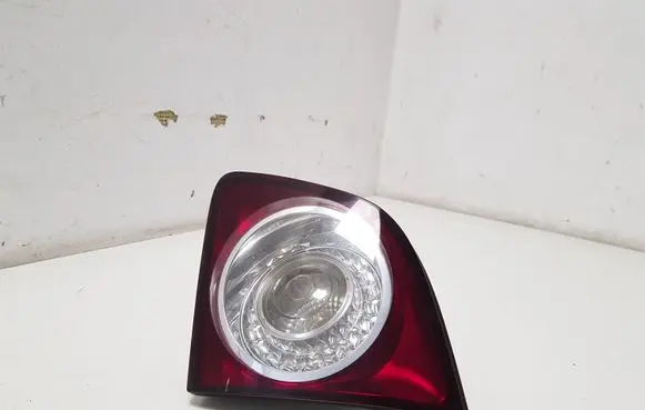 Volkswagen Golf V Tailgate rear/tail lights 5M0945094H