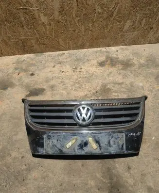 Volkswagen Touran I Front bumper upper radiator grill 1T0853651D