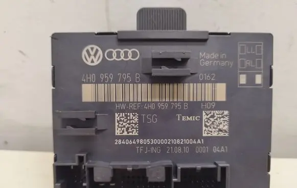 Volkswagen Touareg II Door control unit/module 4H0959795B