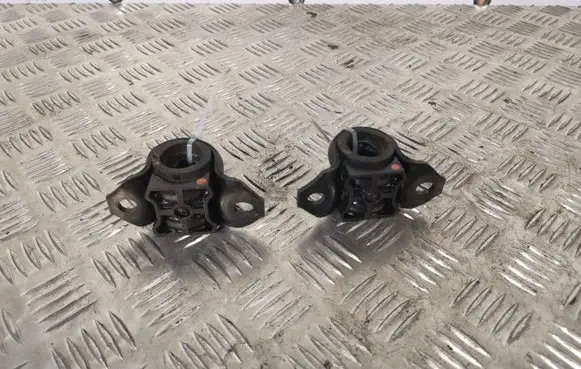 Toyota C-HR I Sway bar bush bracket, front CHRAPKABOS