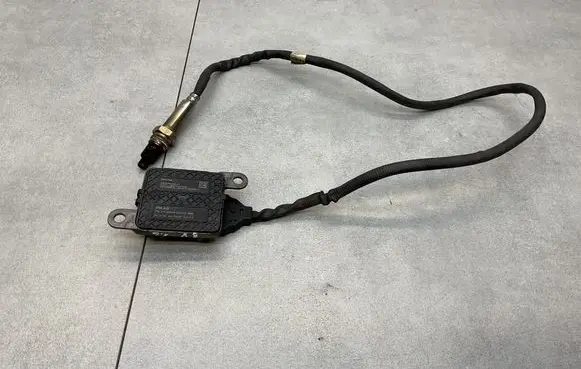 Volkswagen PASSAT B8 Lambda probe sensor 04L907805DC