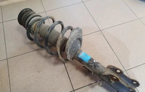 Mercedes-Benz Vito Viano W639 Front shock absorber with coil spring 051700314396 051700002938