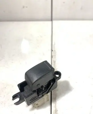 Nissan X-Trail T30 Electric window control switch 4701Z