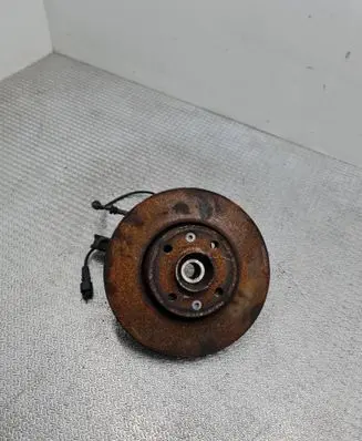 Renault Clio IV Front wheel hub spindle knuckle 402022048R