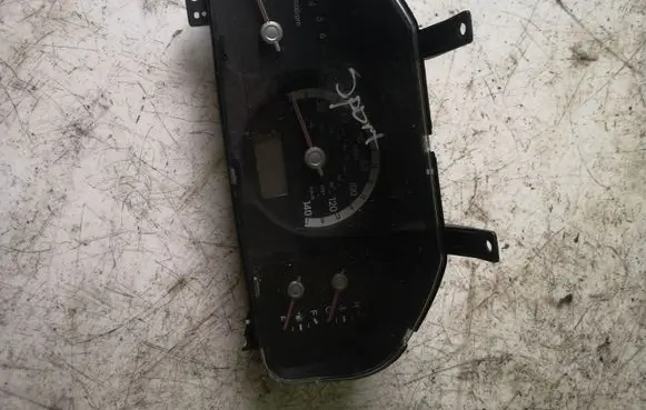 KIA Sportage Speedometer (instrument cluster) 940011F421
