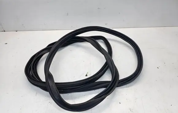 Audi Q3 8U Rubber seal tailgate window/glass 8U0827705AOK