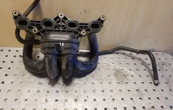 Toyota Yaris Intake manifold