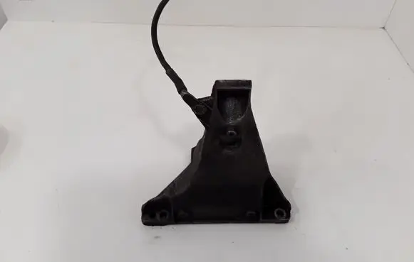 Volvo S40, V40 Engine mounting bracket
