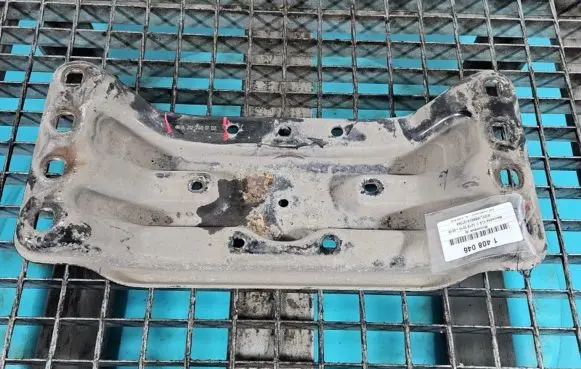 Mercedes-Benz CLS C218 X218 Other engine bay part A2122401702 IMPRK1408046