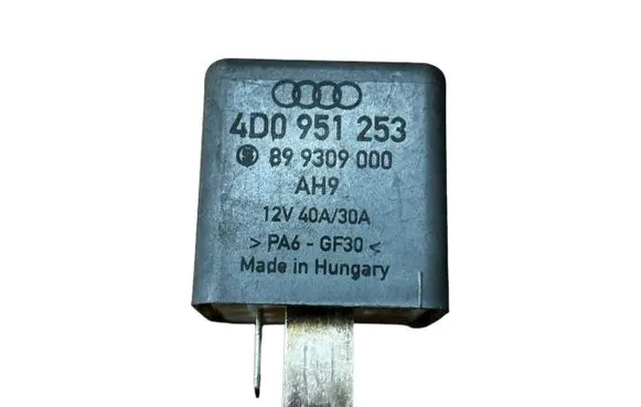Volkswagen PASSAT B5.5 Other relay 4D0951253 899309000