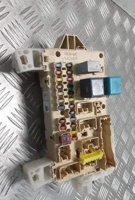 Toyota Corolla Verso E121 Fuse module 892210F010
