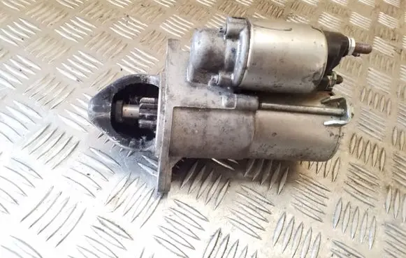Opel Zafira B Starter motor 55556092