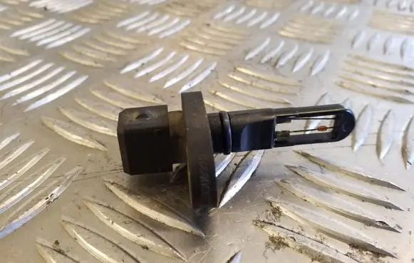 Volkswagen PASSAT B5 Air pressure sensor 058905379