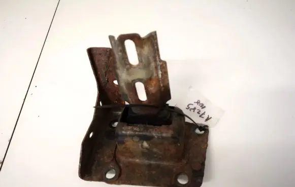 Citroen C2 Engine mount bracket