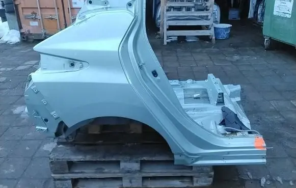 Nissan Leaf II (ZE1) Rear quarter panel 