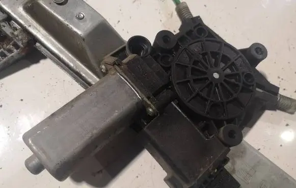 Front door window regulator motor