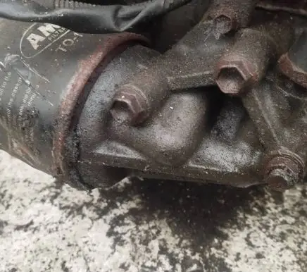 Toyota Avensis Verso Oil filter mounting bracket
