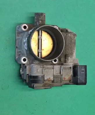 Volkswagen Golf V Throttle valve 03C133062A