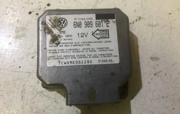 Volkswagen Golf III Airbag control unit/module 6n0909601e 5wk4104e
