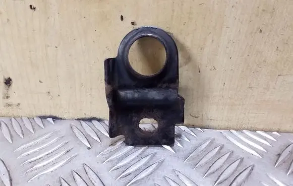 Opel Frontera B Radiator mount bracket