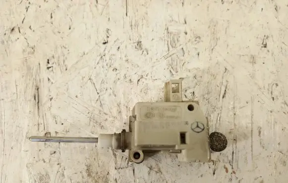 Mercedes-Benz C W203 Central locking motor A2038201997