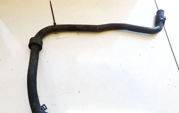Volkswagen PASSAT B6 Engine coolant pipe/hose